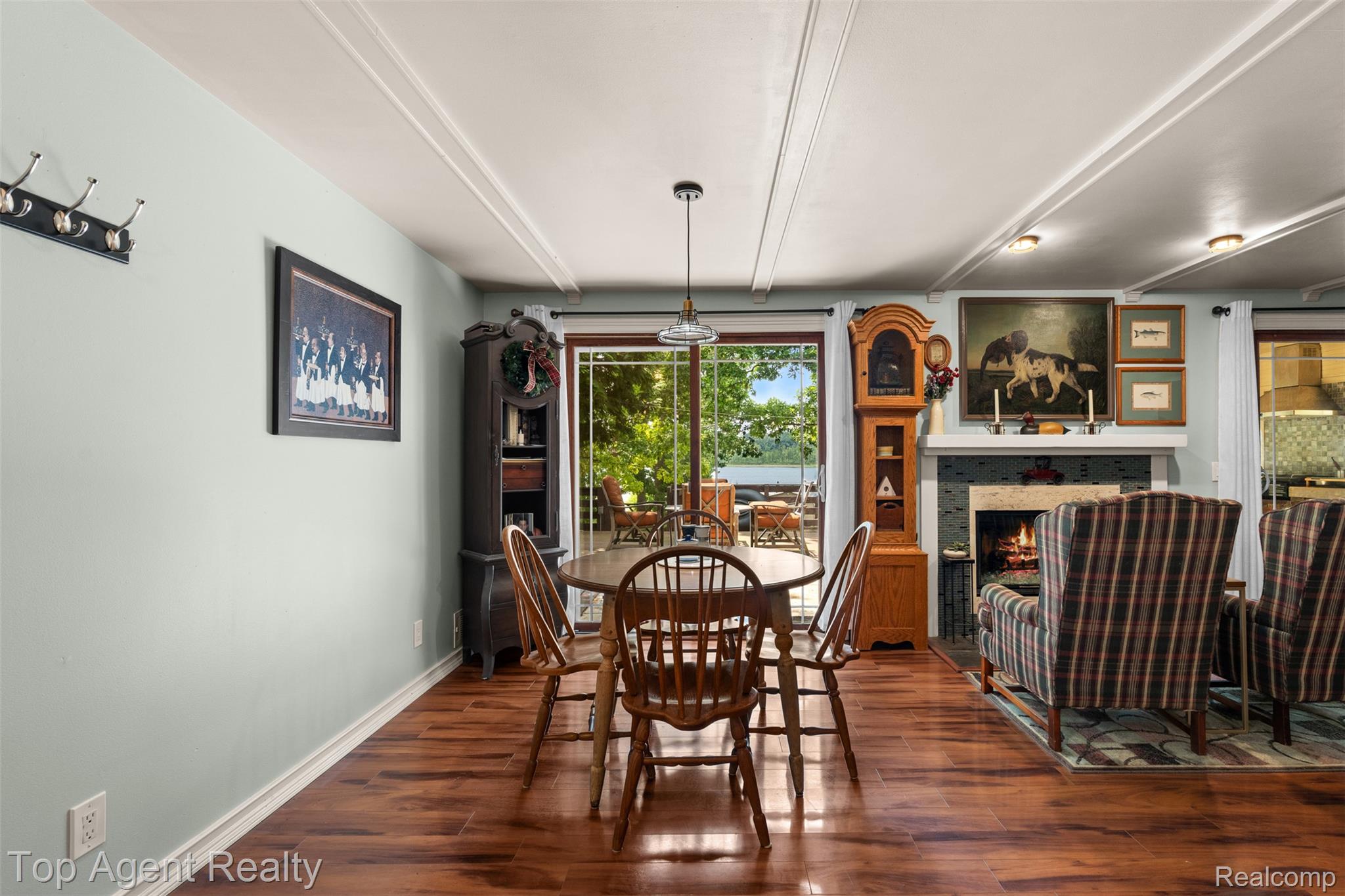 312 Beach Drive Property Photo 6