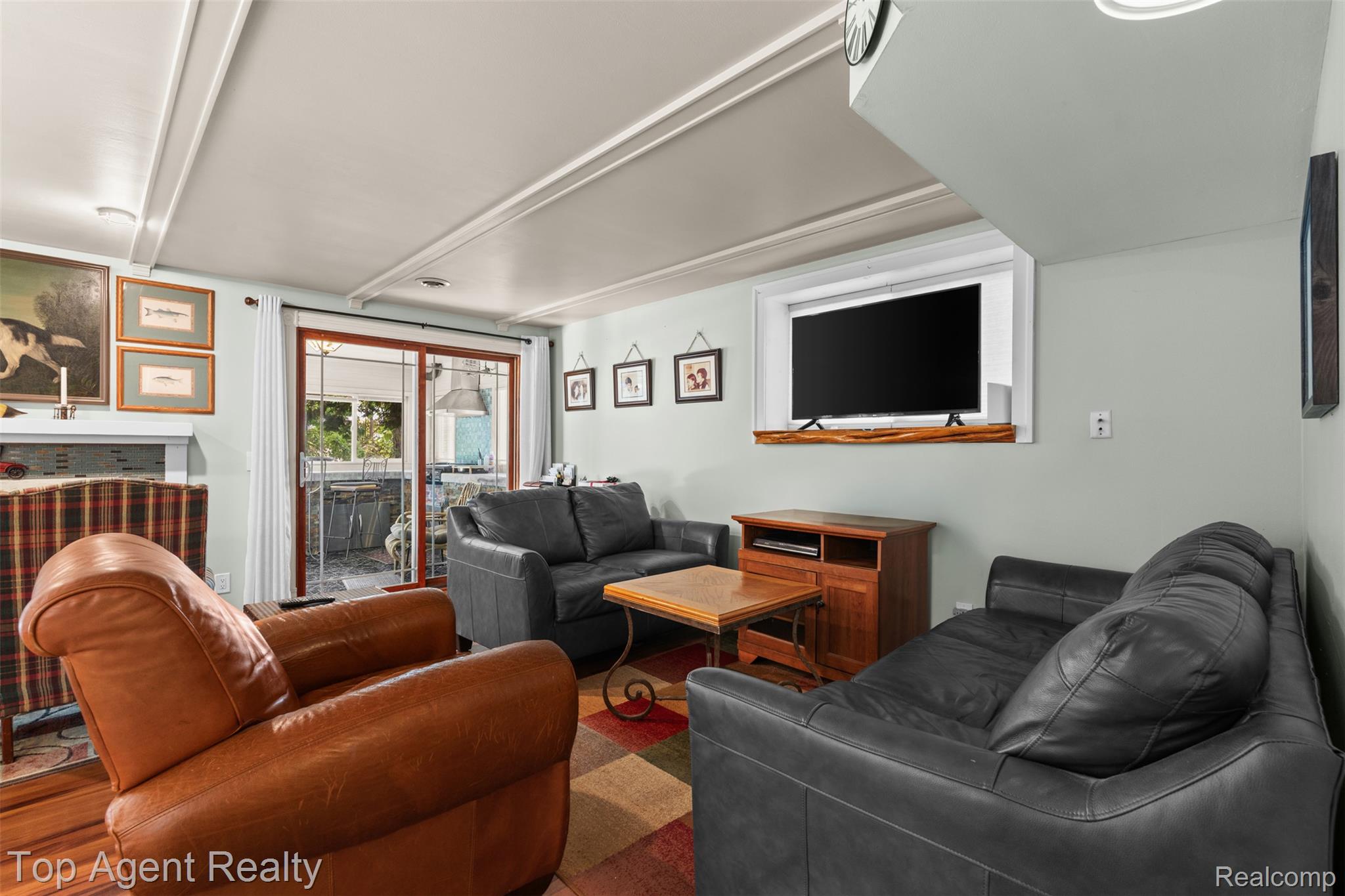 312 Beach Drive Property Photo 10