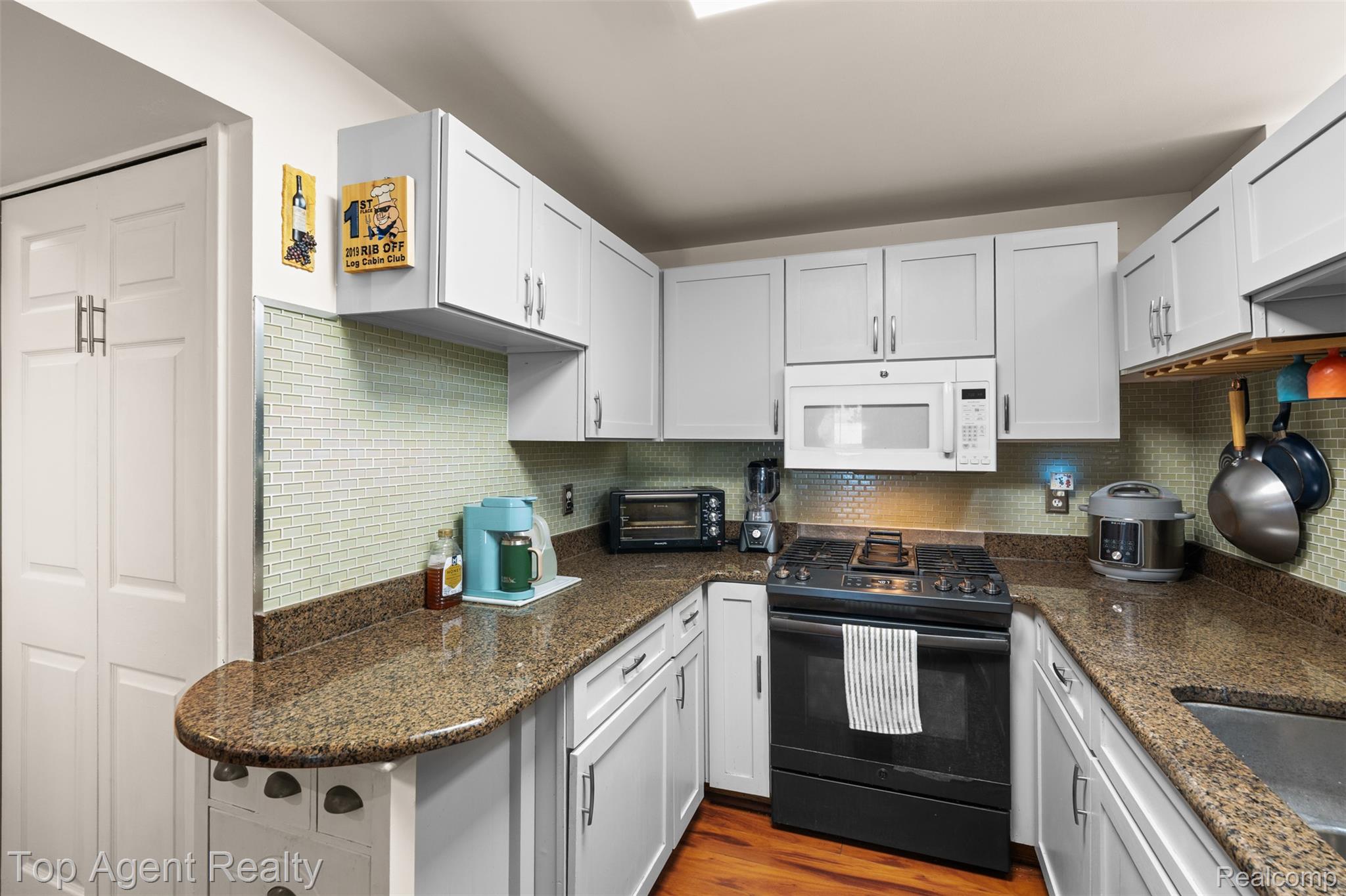 312 Beach Drive Property Photo 18