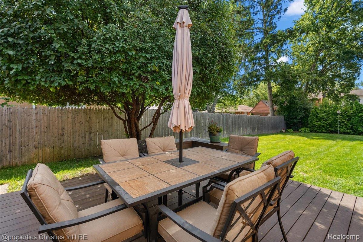 17657 Avilla Boulevard Property Photo 7