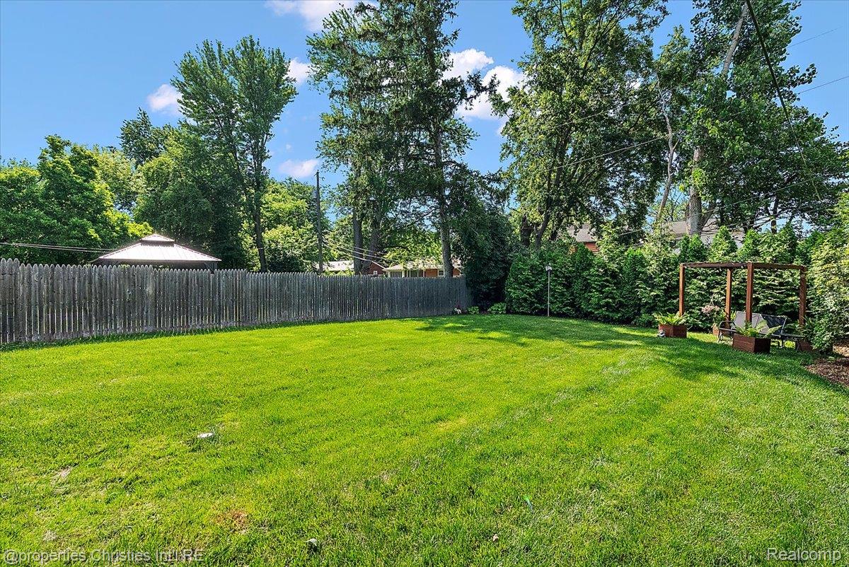 17657 Avilla Boulevard Property Photo 9