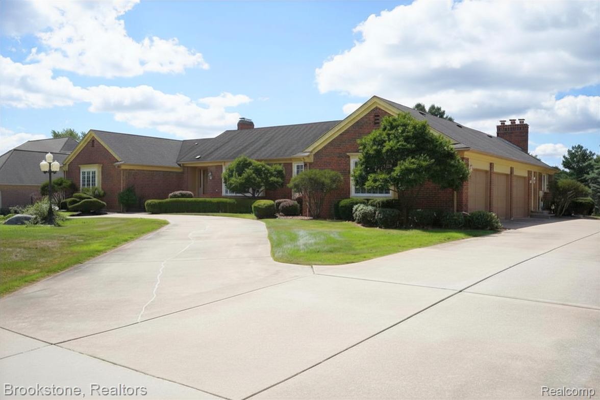 9598 Burning Tree Drive Property Photo 3