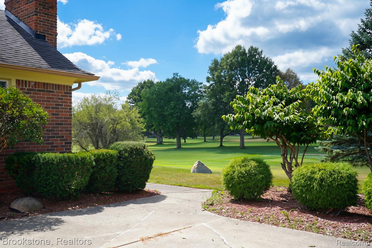9598 Burning Tree Drive Property Photo 5