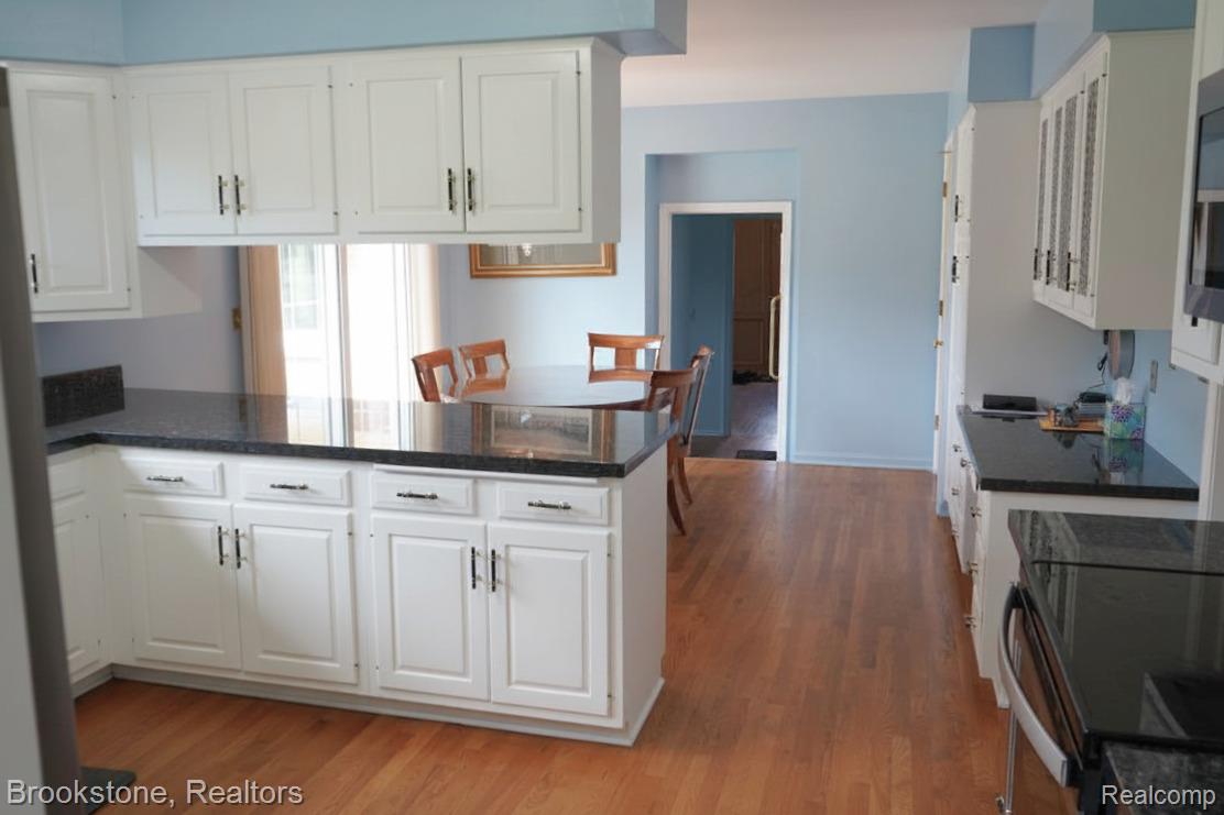 9598 Burning Tree Drive Property Photo 14