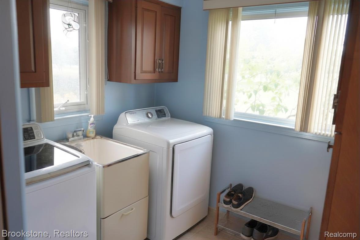 9598 Burning Tree Drive Property Photo 16