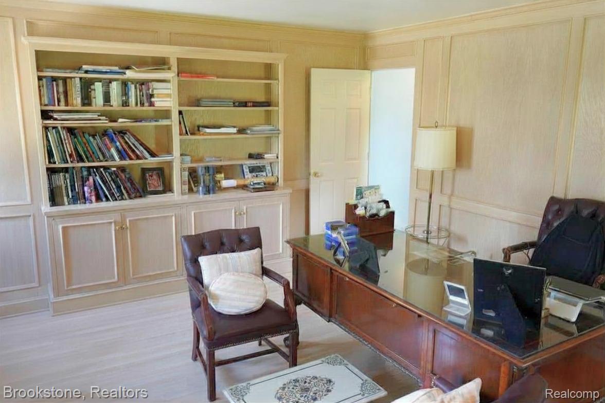 9598 Burning Tree Drive Property Photo 18