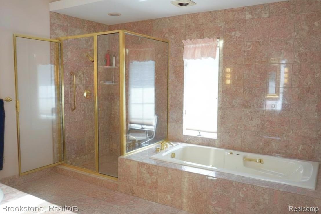 9598 Burning Tree Drive Property Photo 22