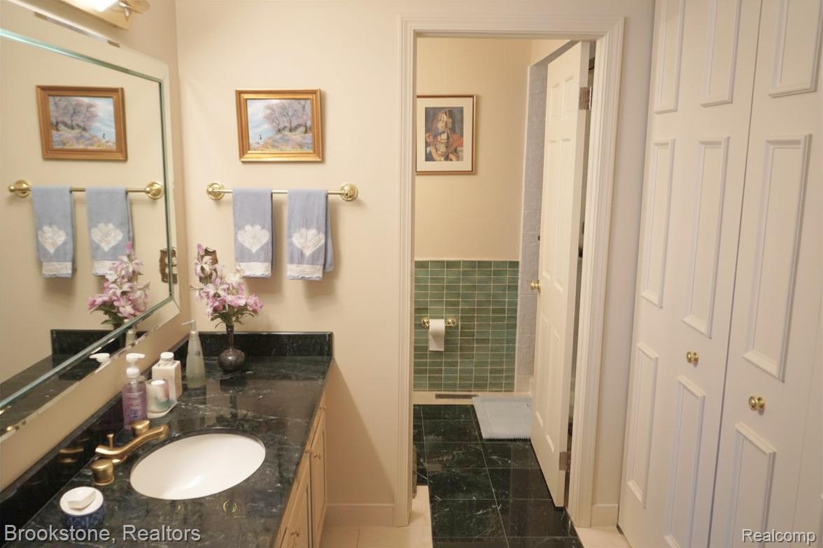 9598 Burning Tree Drive Property Photo 29