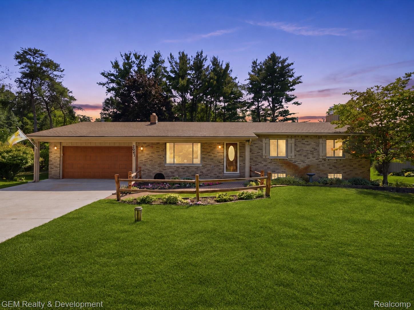2067 Glen Iris Drive Property Photo 2