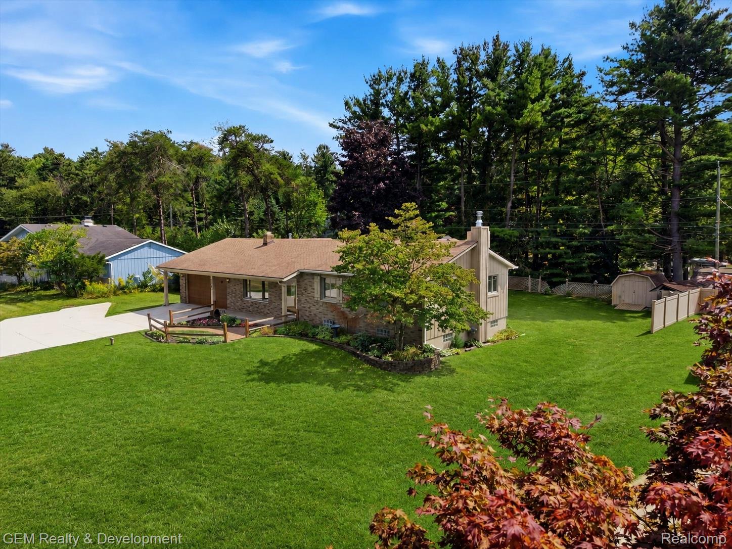 2067 Glen Iris Drive Property Photo 4