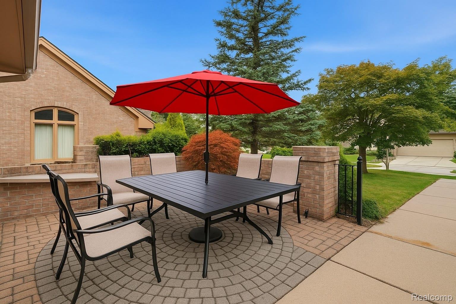 5828 Dawn Ridge Drive Property Photo 3