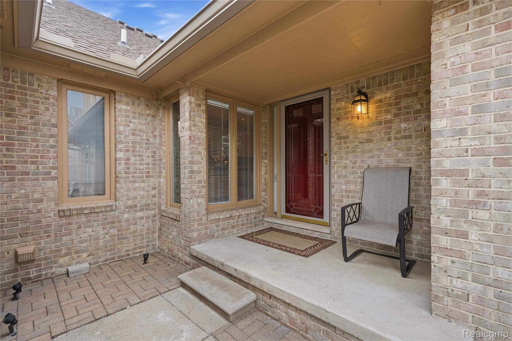 5828 Dawn Ridge Drive Property Photo 4