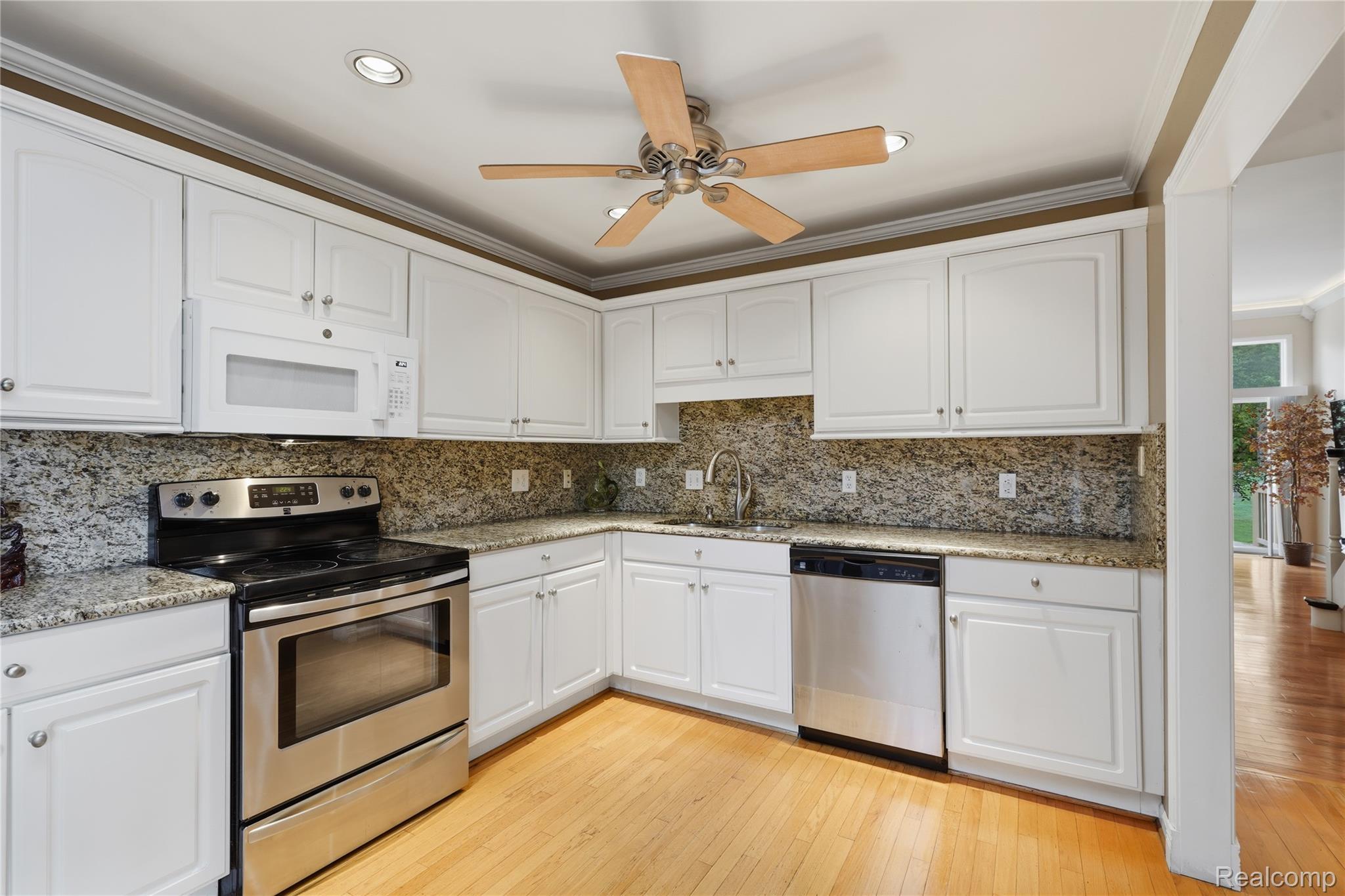 5828 Dawn Ridge Drive Property Photo 7