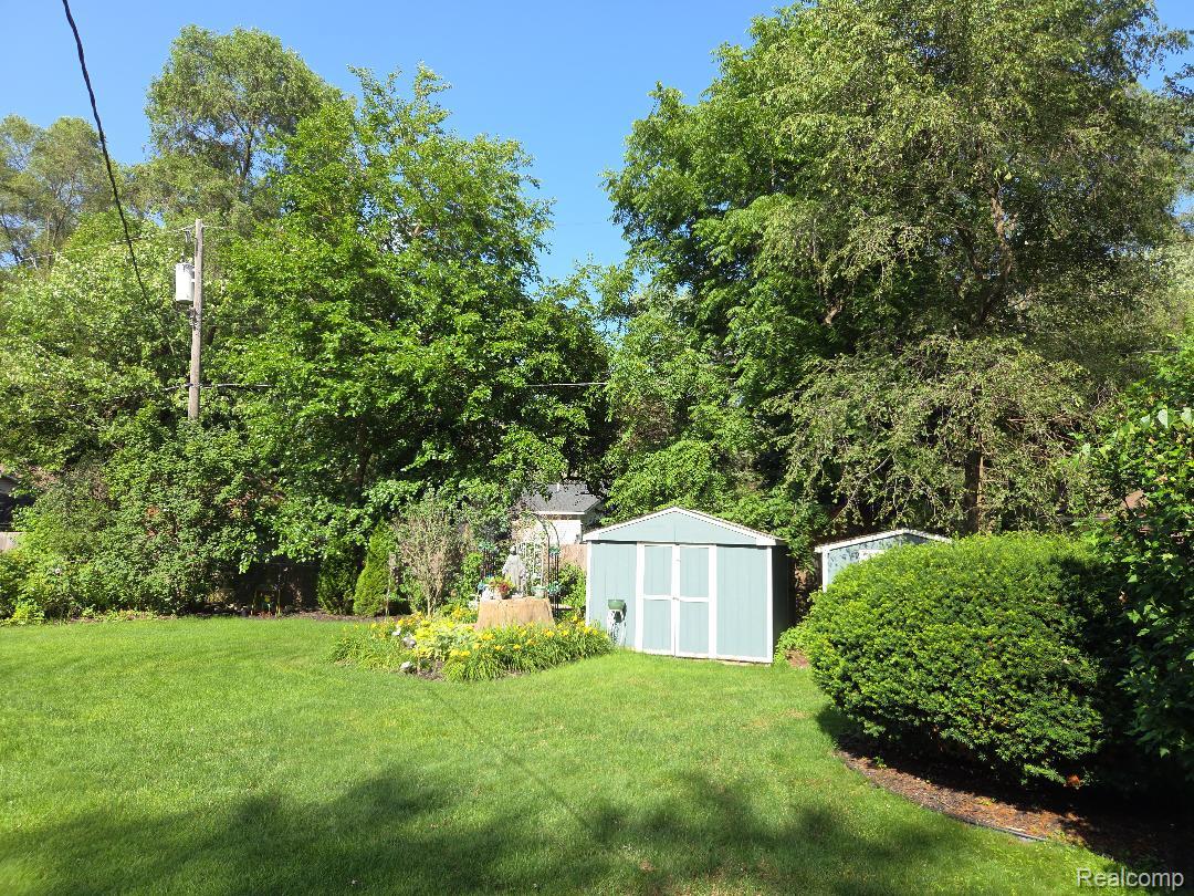445 Clark Road Property Photo 6