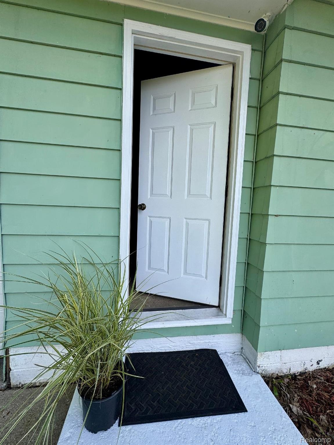 20261066993 Property Photo 2