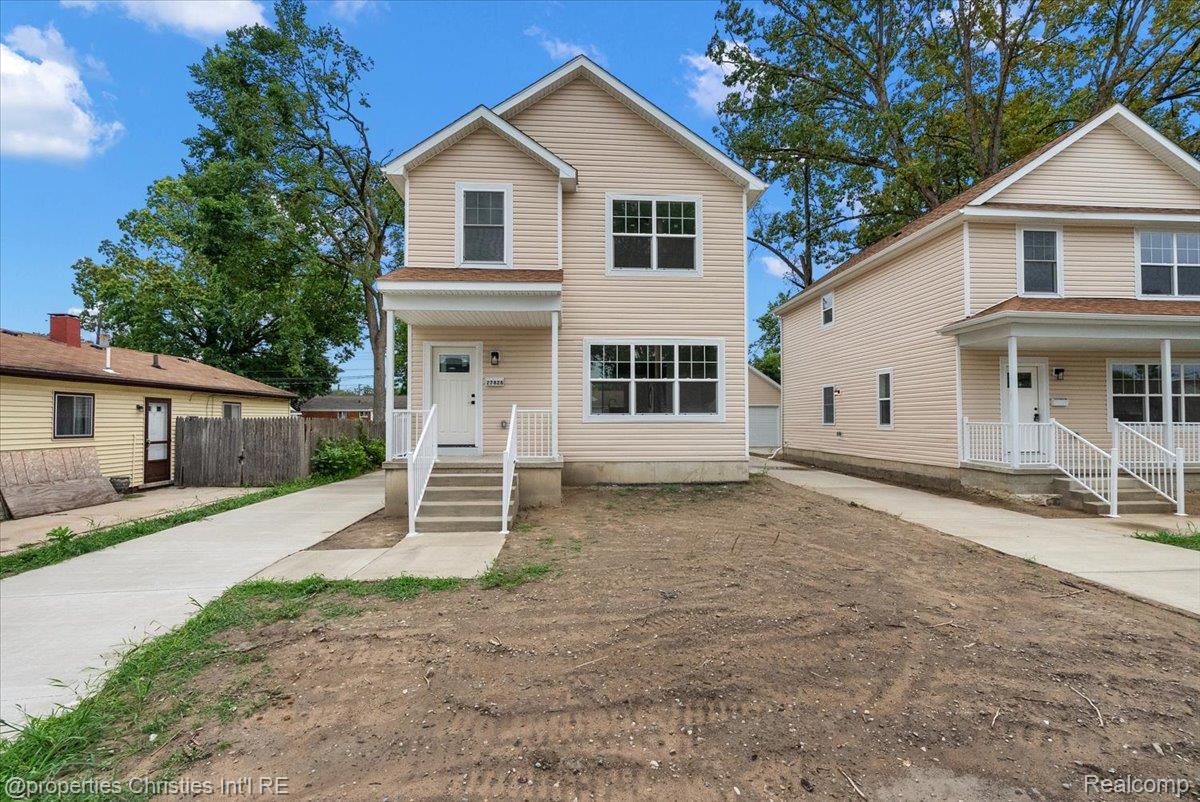 27828 Groveland Street Property Photo 1