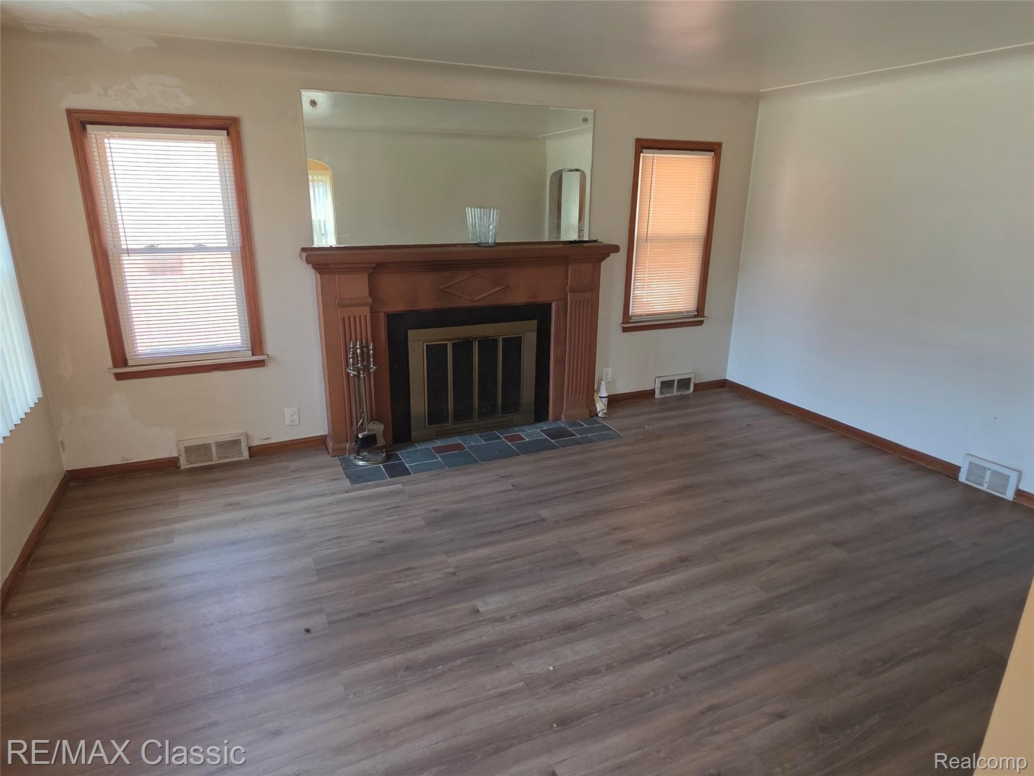17350 Annott Street Property Photo 4