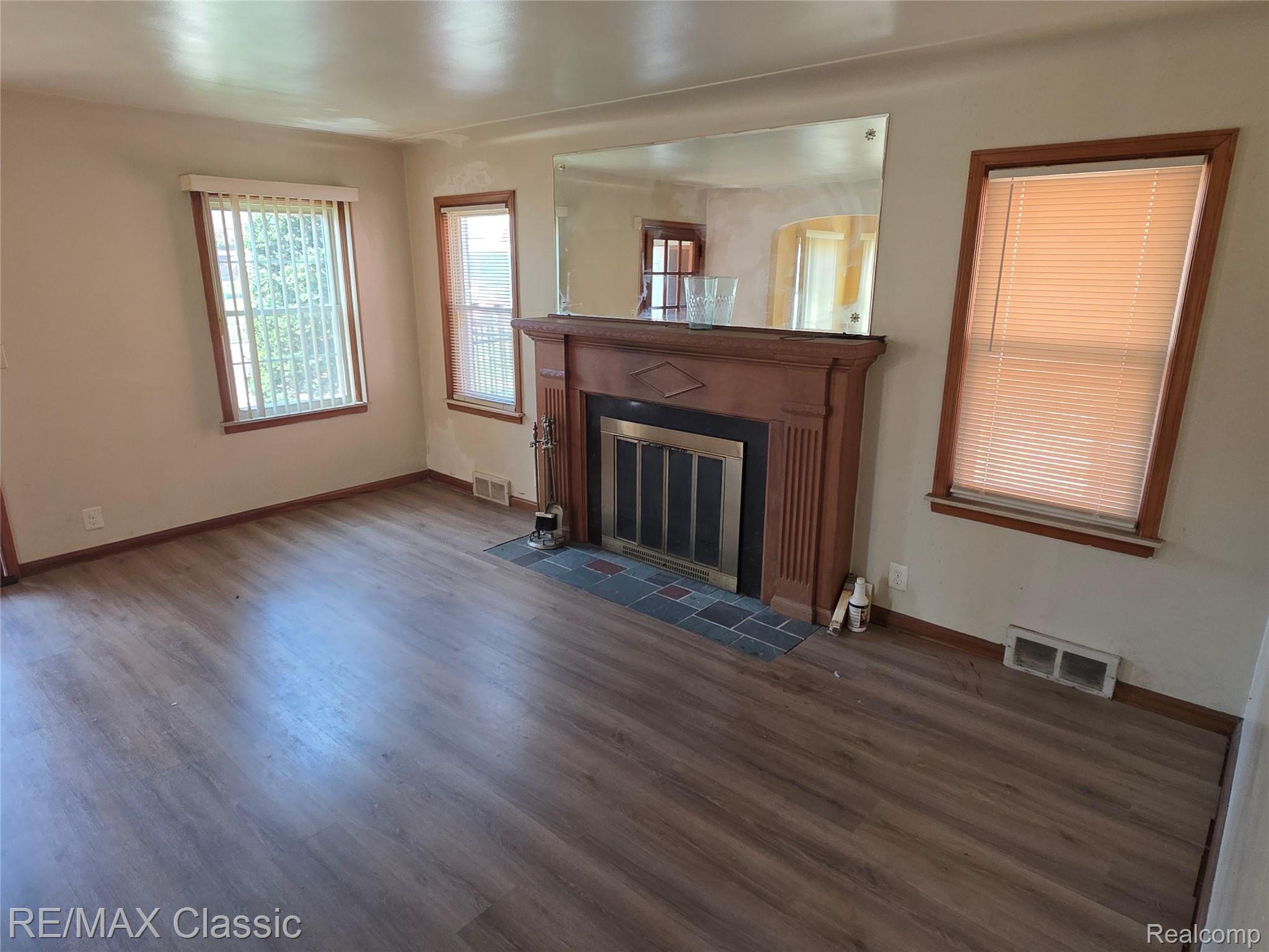 17350 Annott Street Property Photo 6