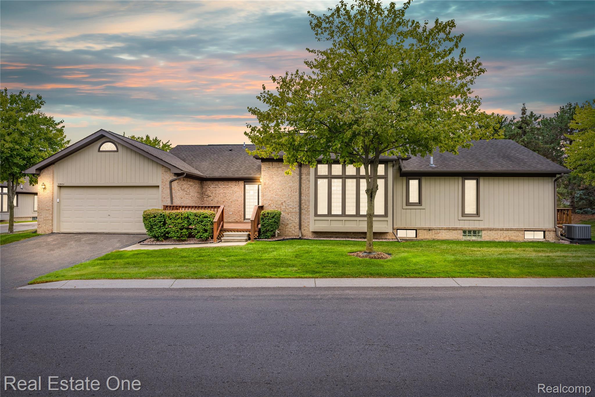 33925 Oakwood Drive Property Photo 1