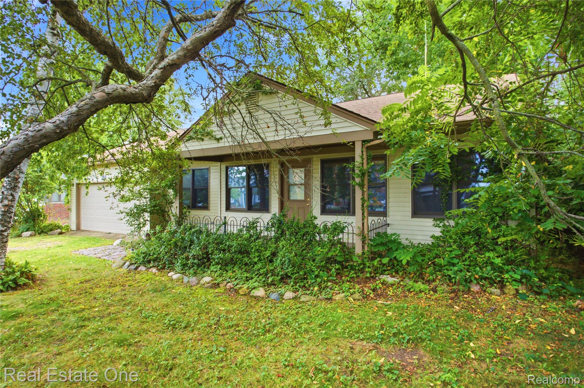 5431 Putnam Drive Property Photo 1
