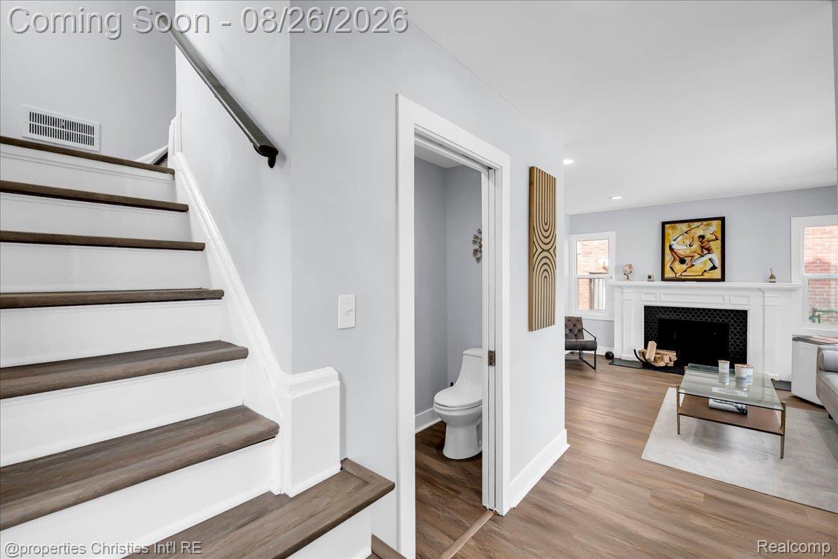 16581 Mendota Street Property Photo 4