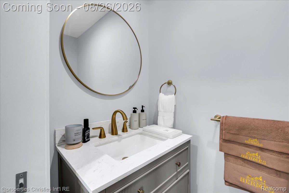 16581 Mendota Street Property Photo 5