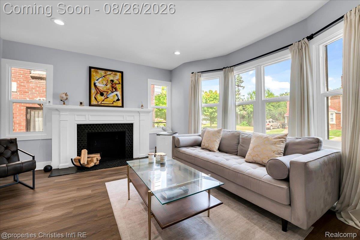 16581 Mendota Street Property Photo 6