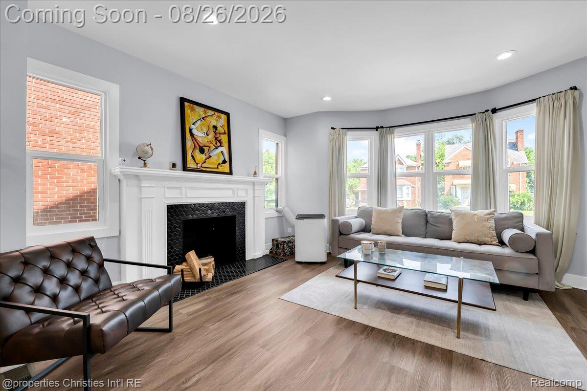 16581 Mendota Street Property Photo 7