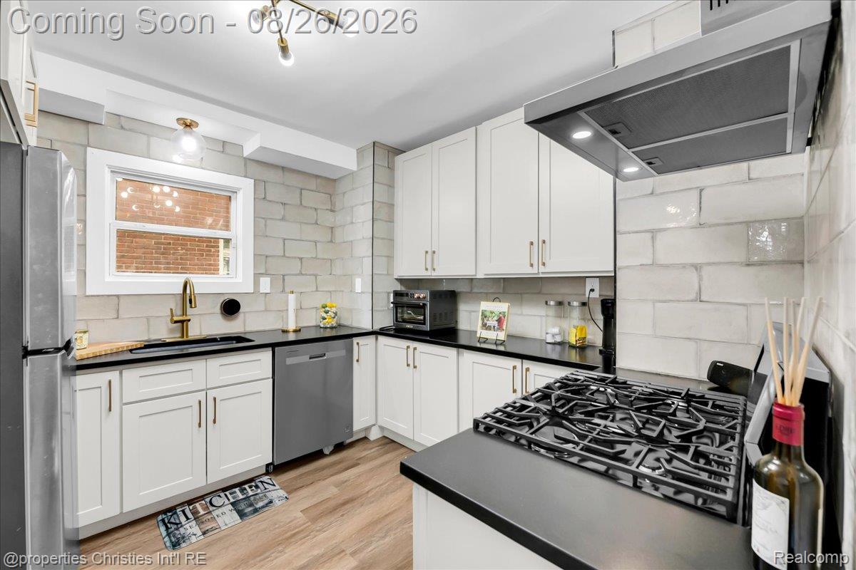 16581 Mendota Street Property Photo 15