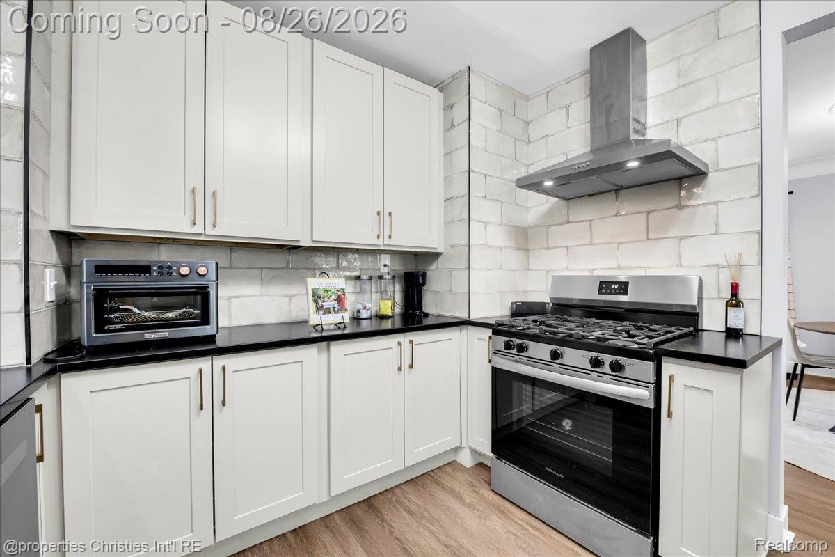 16581 Mendota Street Property Photo 18