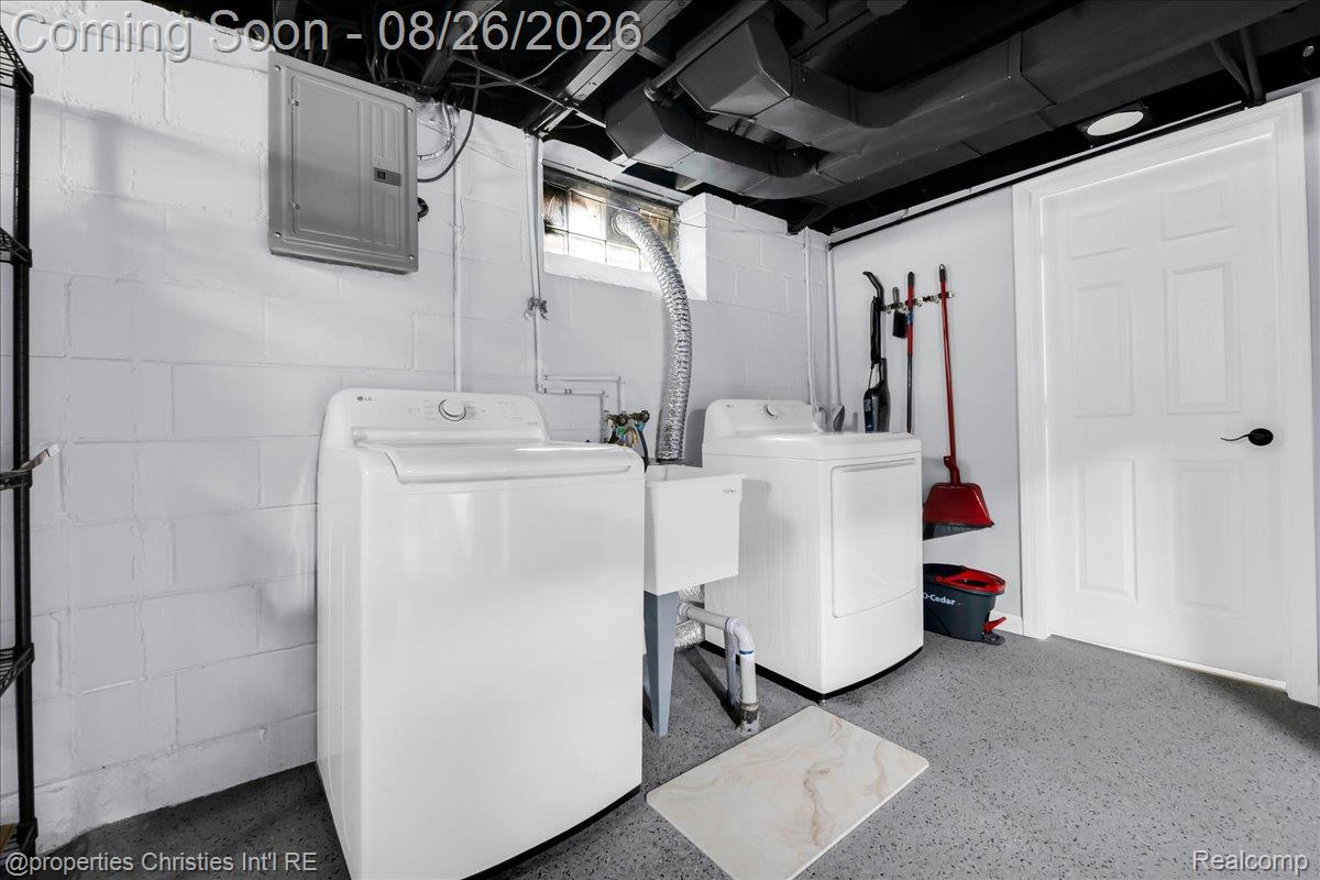 16581 Mendota Street Property Photo 29