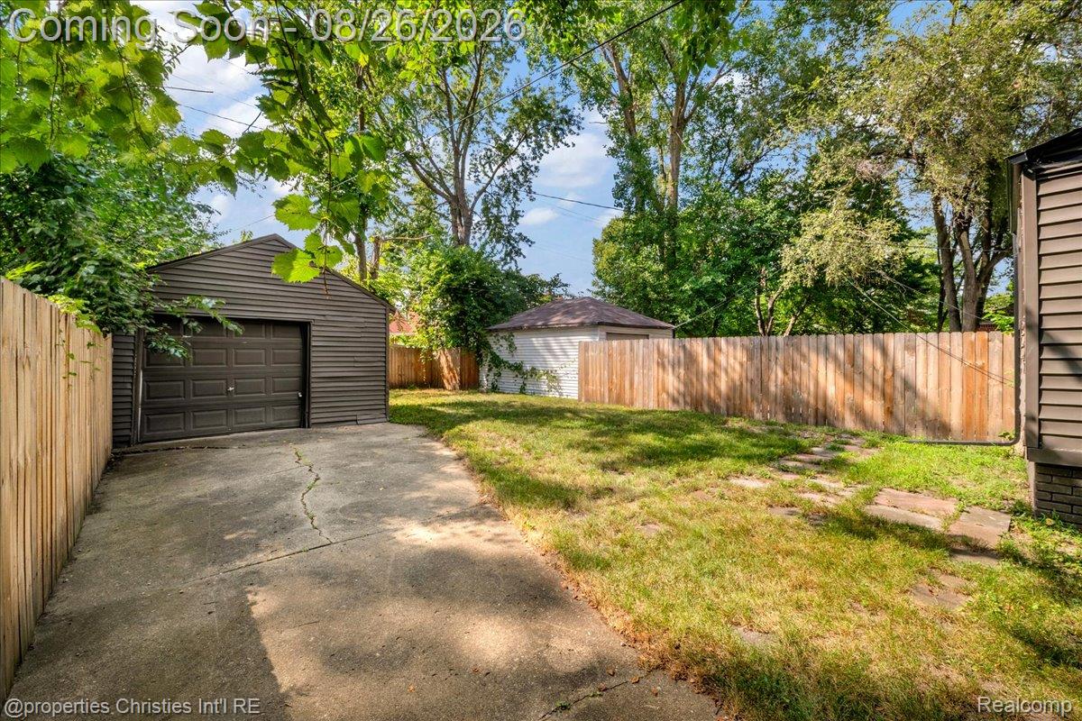 16581 Mendota Street Property Photo 30