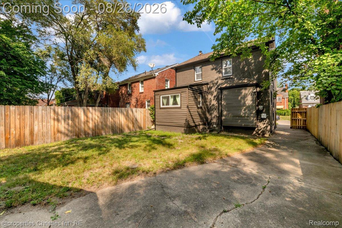16581 Mendota Street Property Photo 31