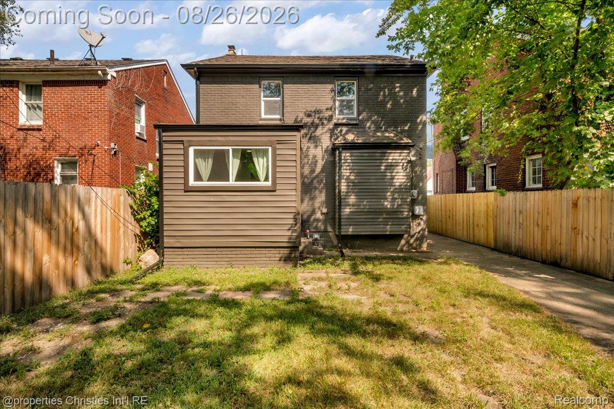 16581 Mendota Street Property Photo 32