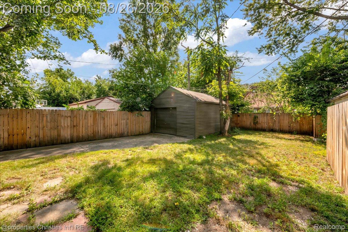 16581 Mendota Street Property Photo 33