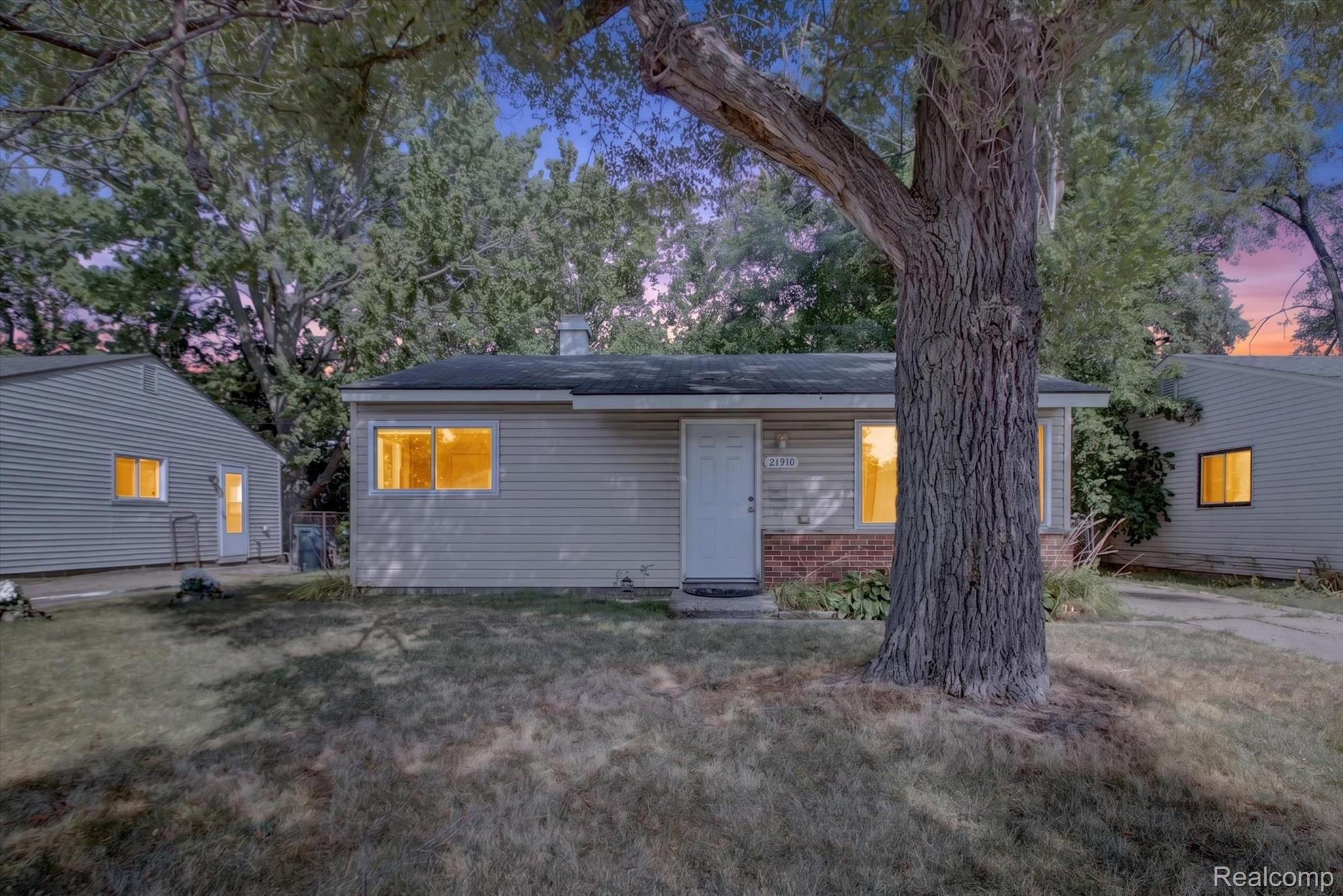 21910 Coolidge Hwy Property Photo 1