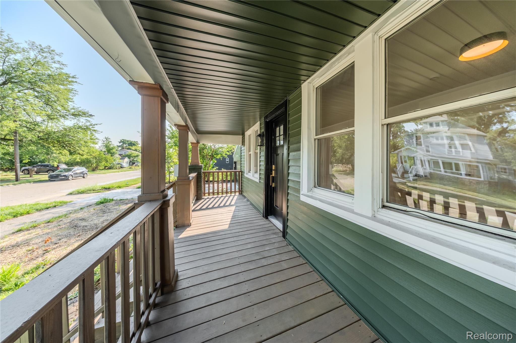 145 W Bernhard Avenue Property Photo 3