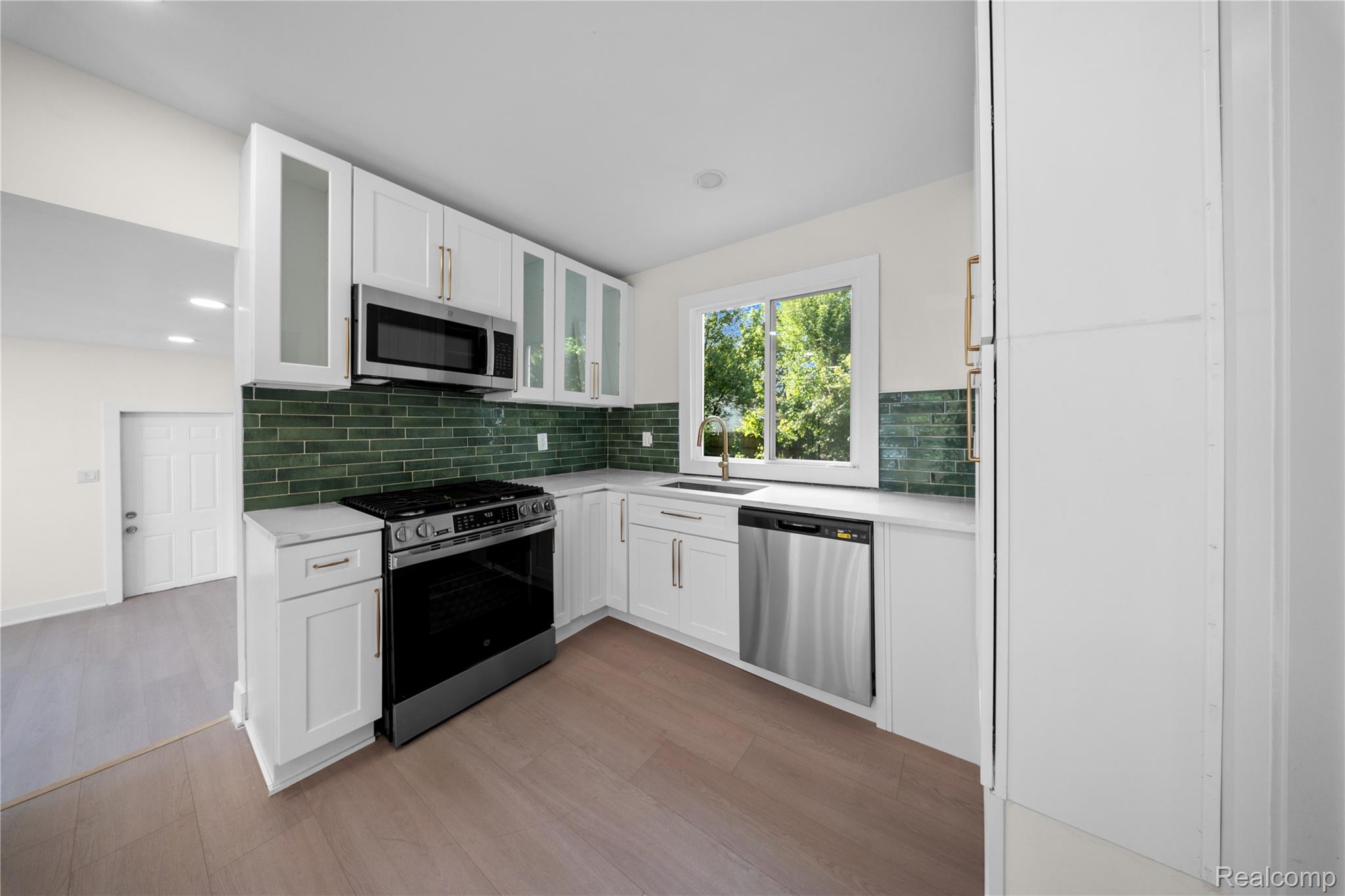 145 W Bernhard Avenue Property Photo 4