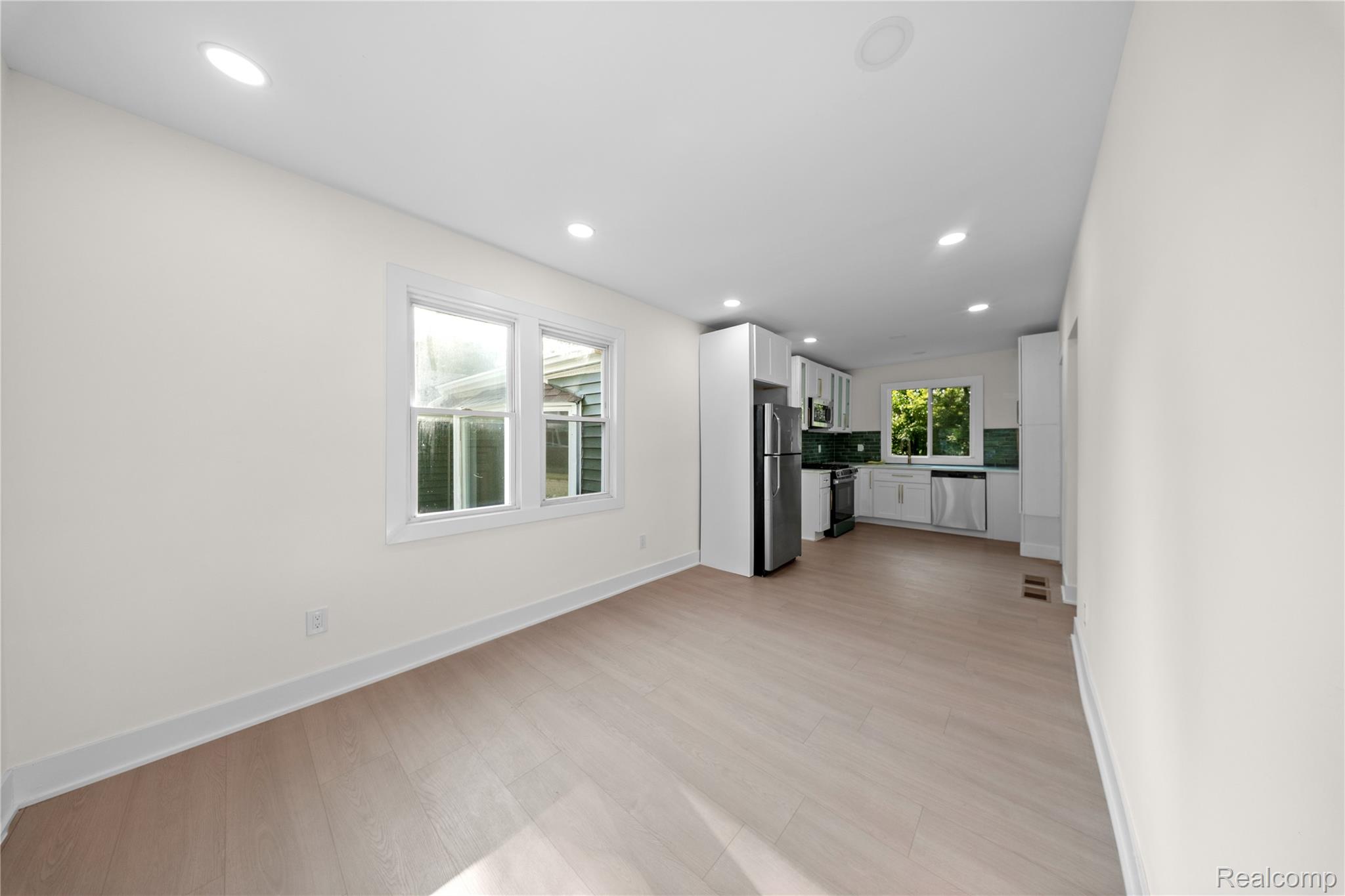 145 W Bernhard Avenue Property Photo 8