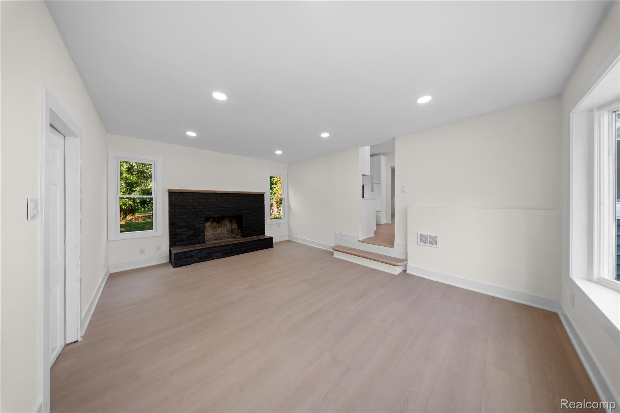 145 W Bernhard Avenue Property Photo 10