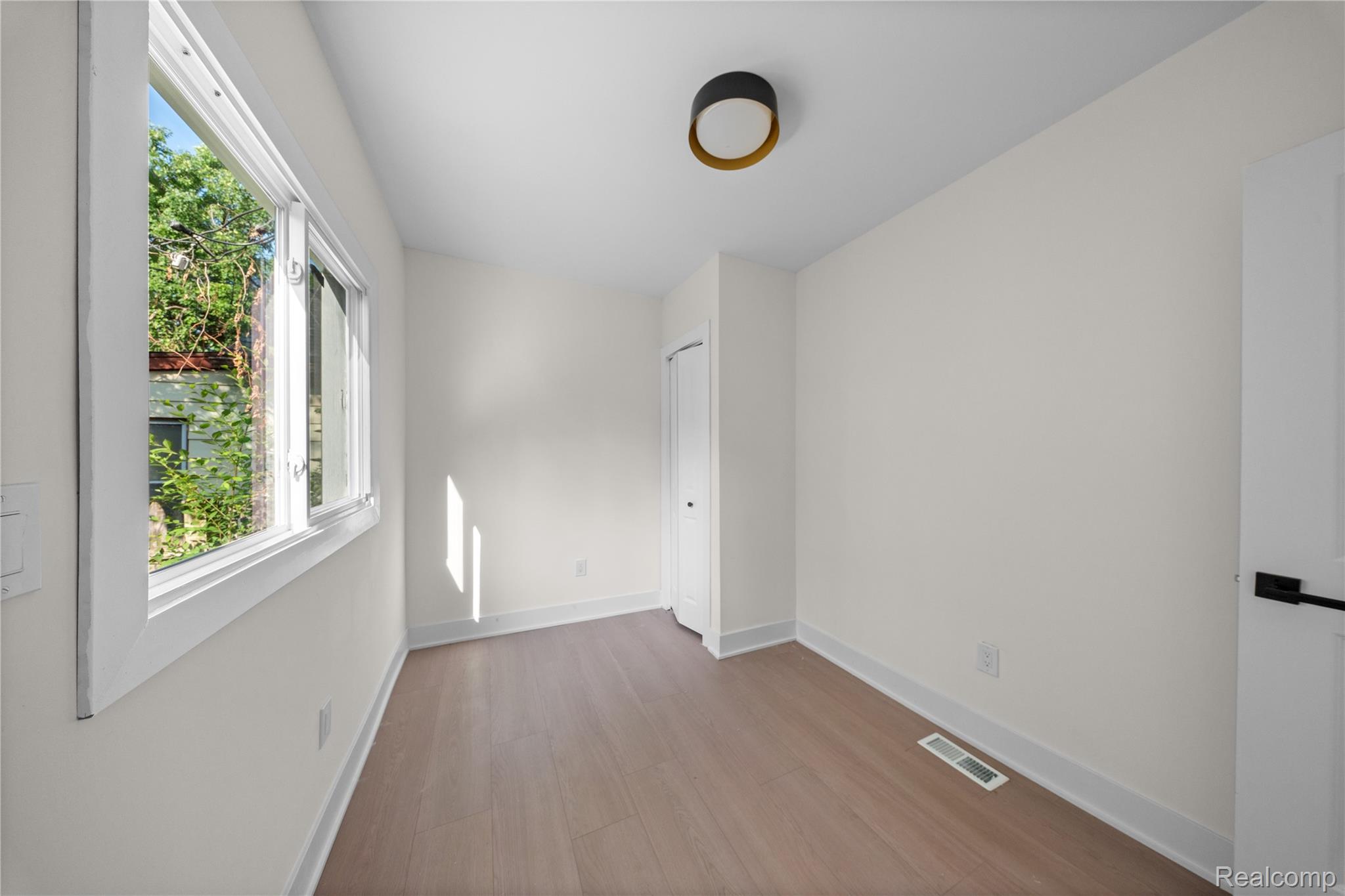 145 W Bernhard Avenue Property Photo 11