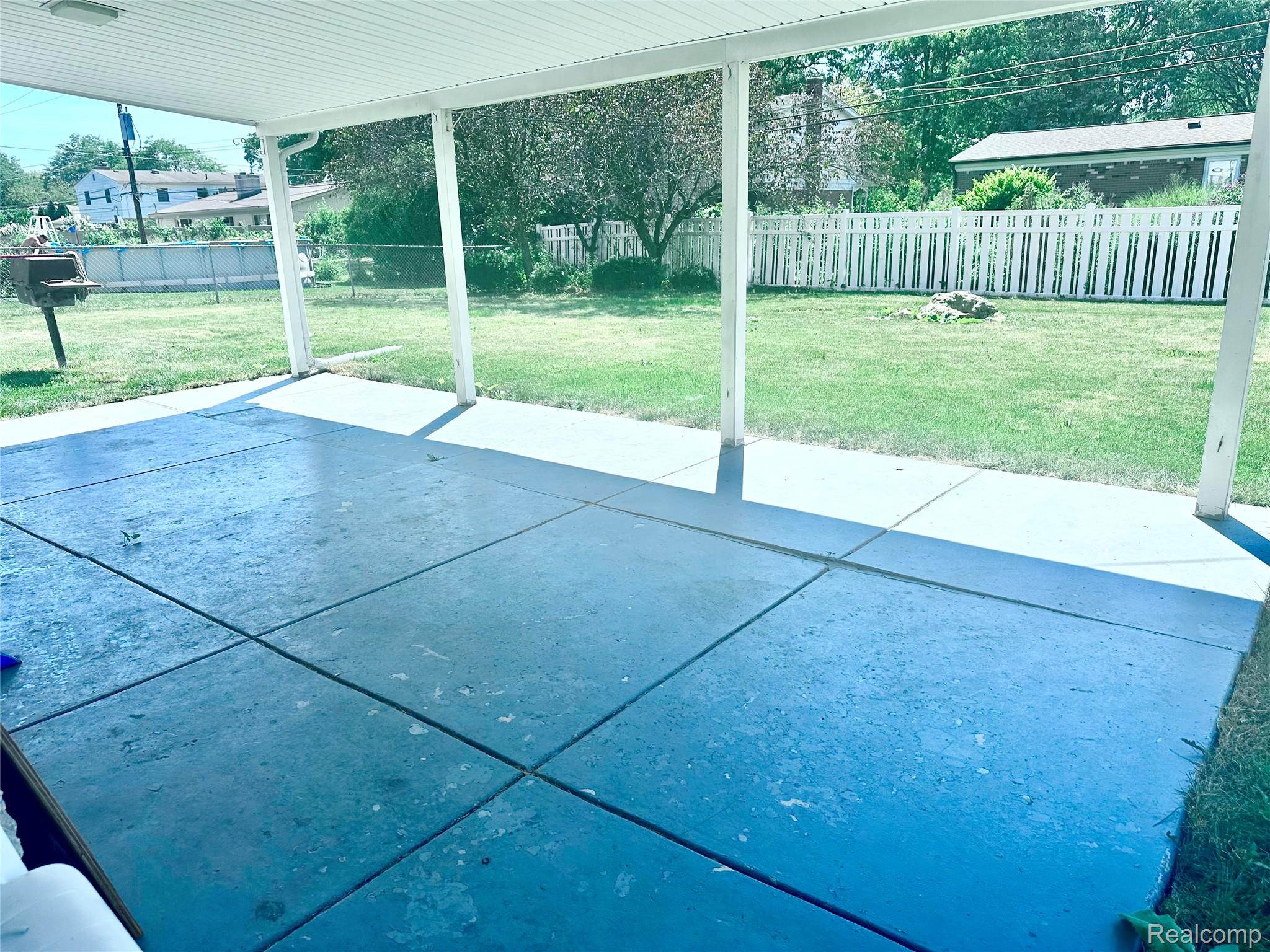 32307 Cambridge Drive Property Photo 2