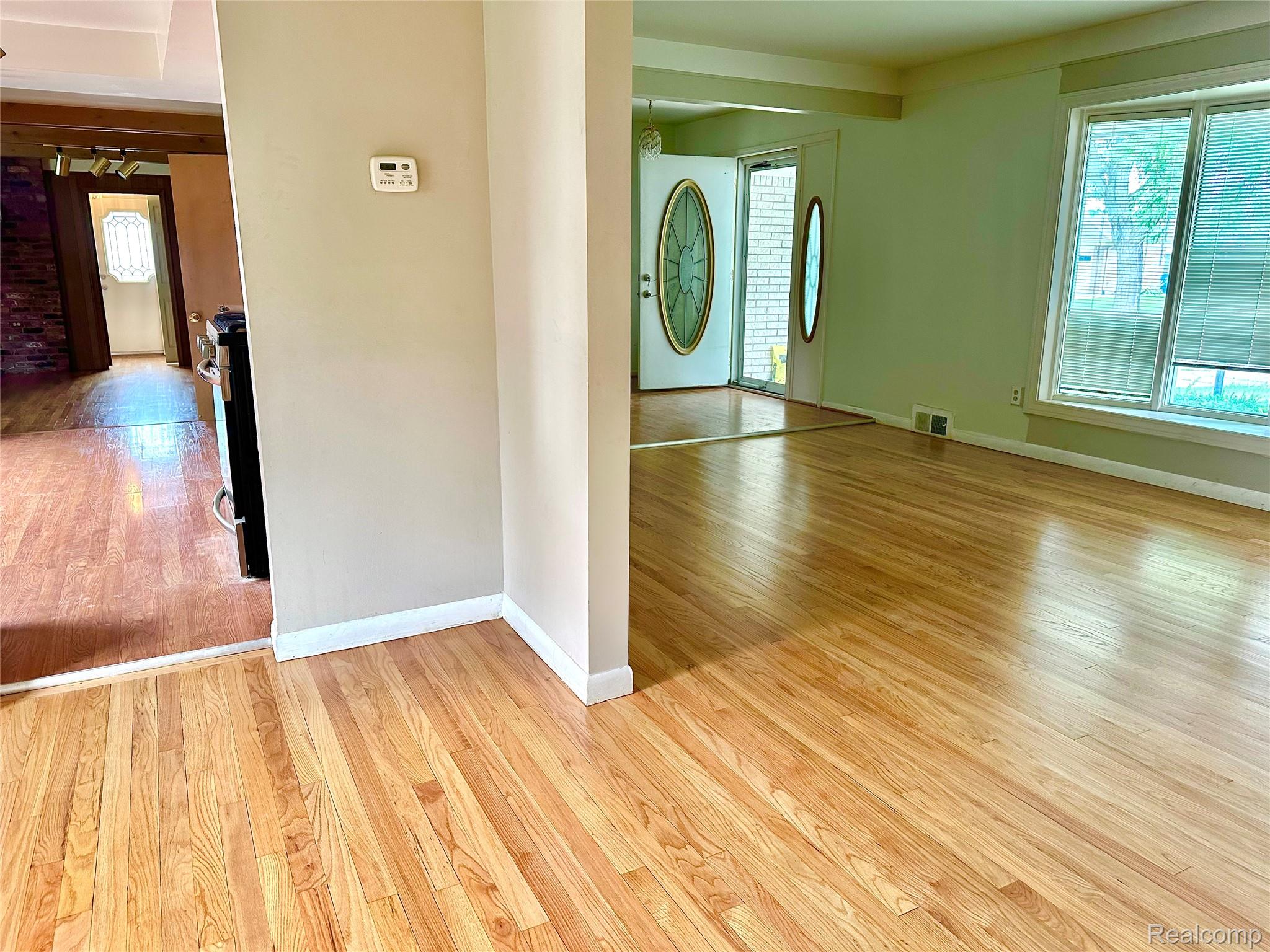 32307 Cambridge Drive Property Photo 5