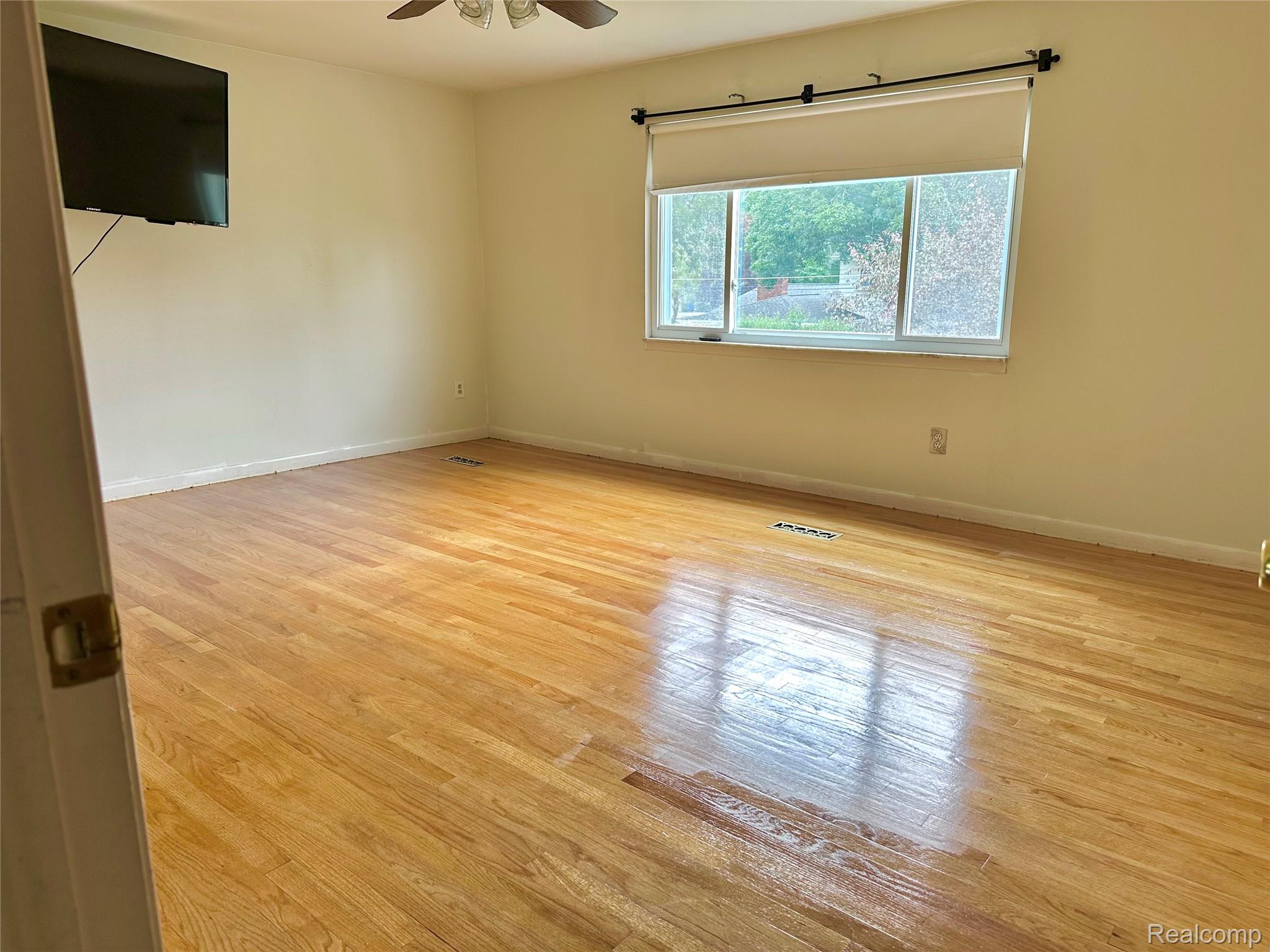 32307 Cambridge Drive Property Photo 12