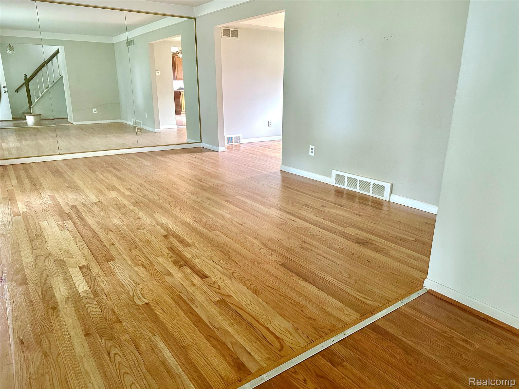 32307 Cambridge Drive Property Photo 14
