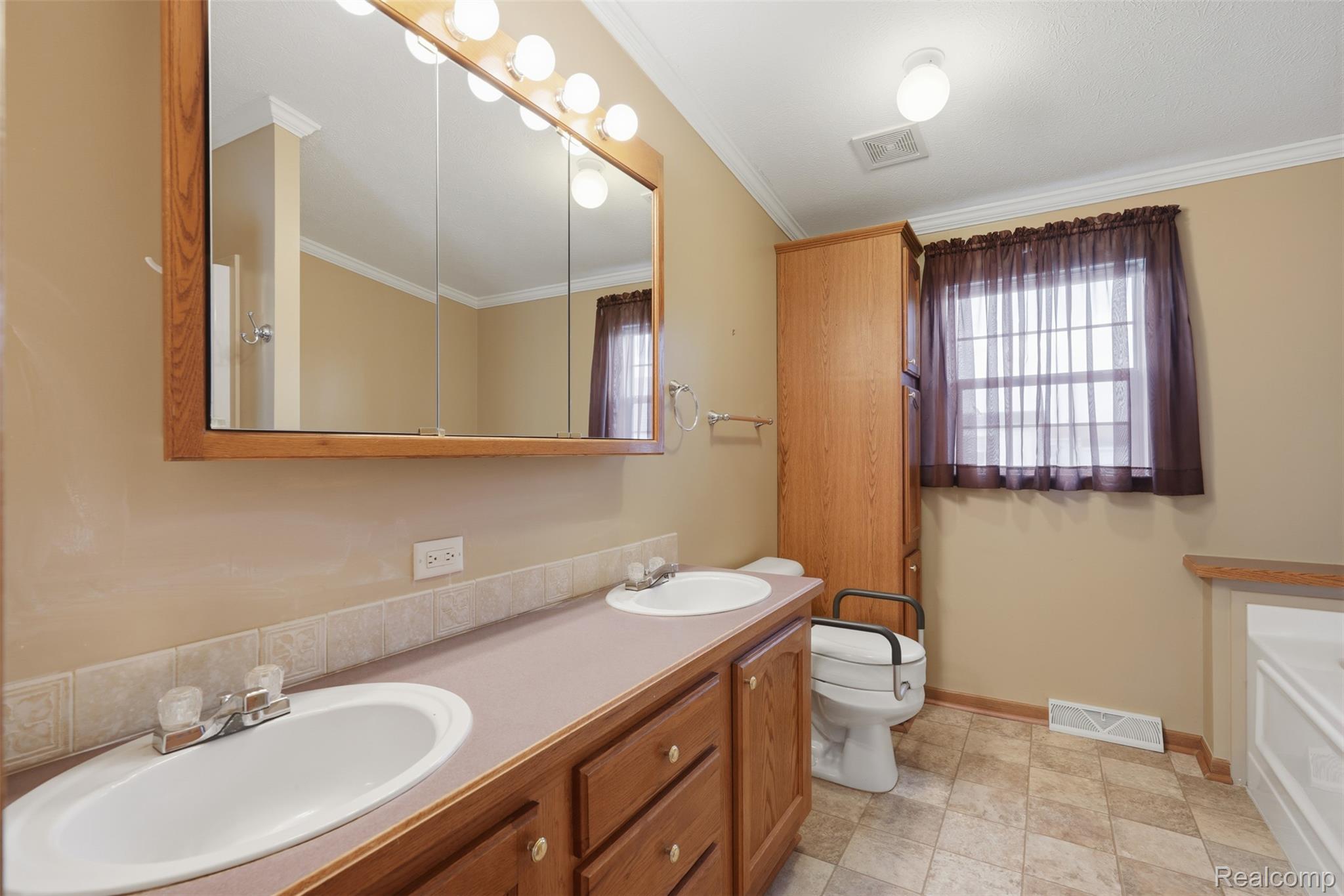 1707 Augusta Drive Property Photo 11