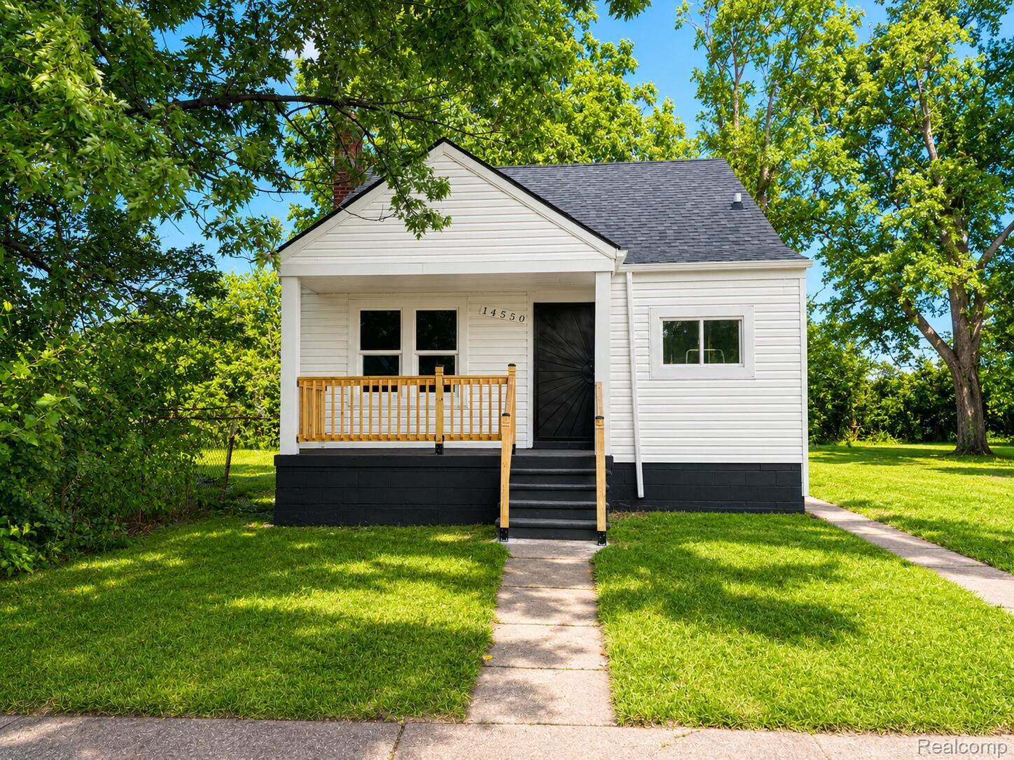 14550 Greenlawn Street Property Photo 1