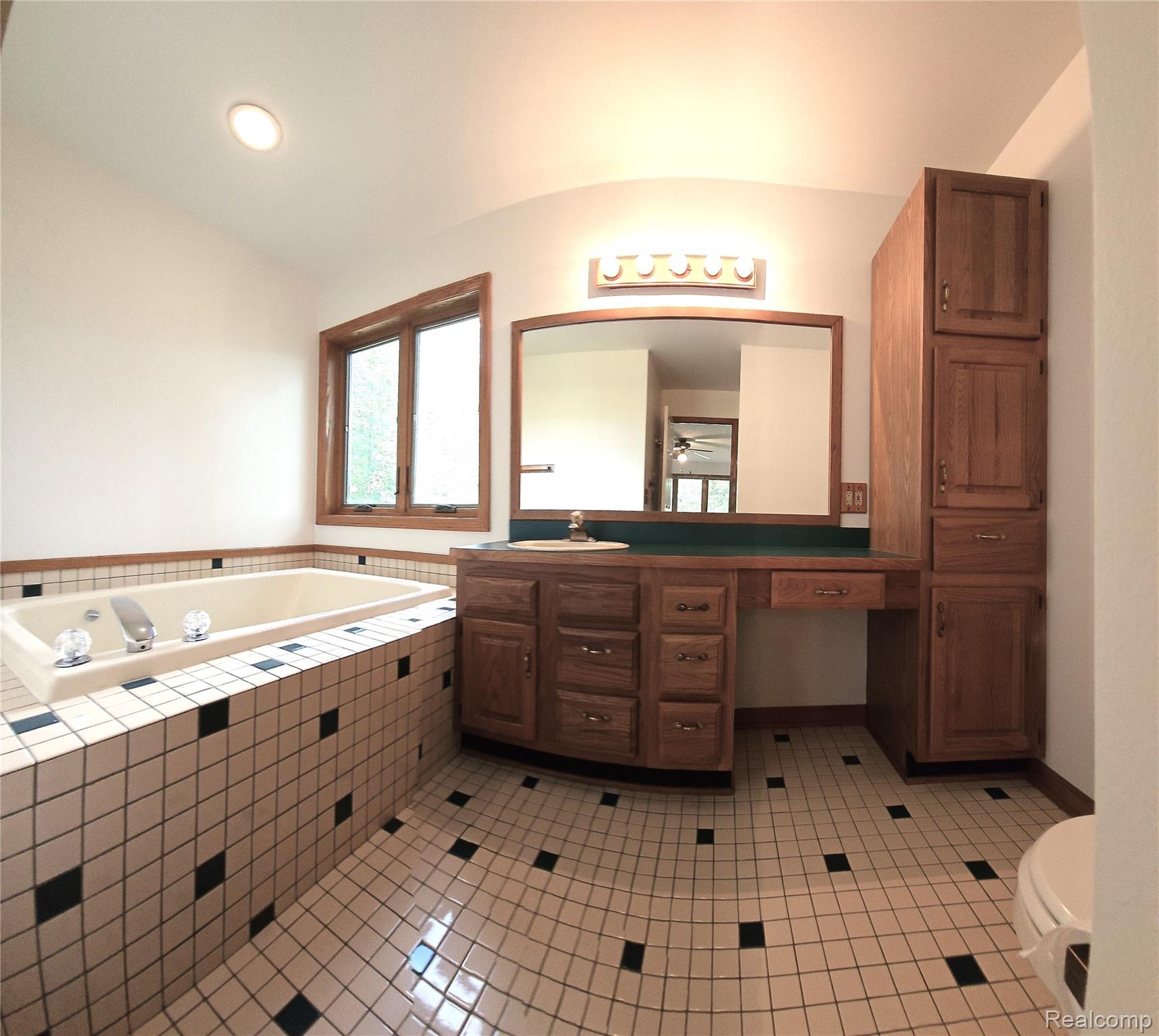 448 Fairwood Road Property Photo 8
