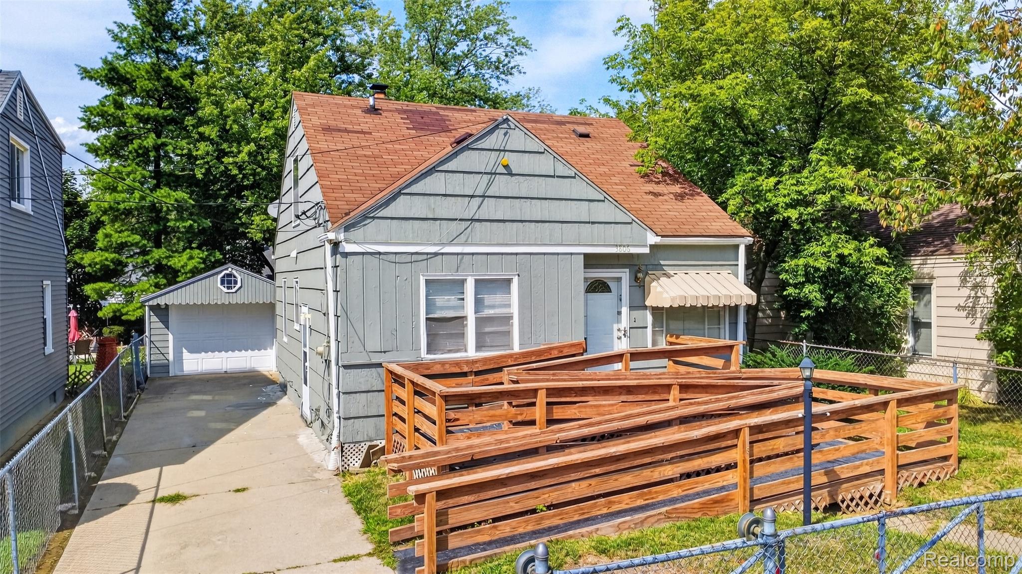 3806 Herrick Street Property Photo 1