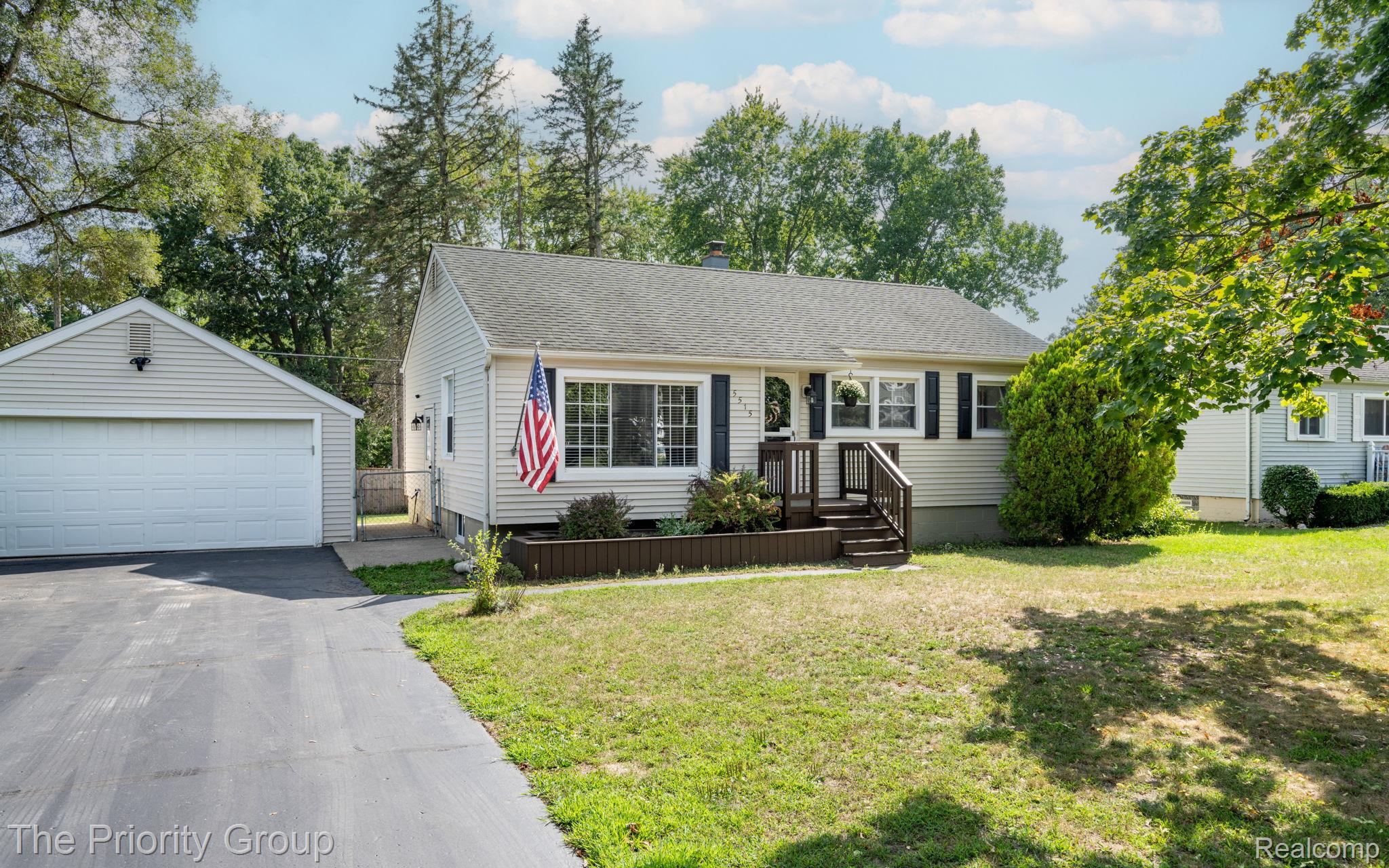 5515 Clinton River Drive Property Photo 1
